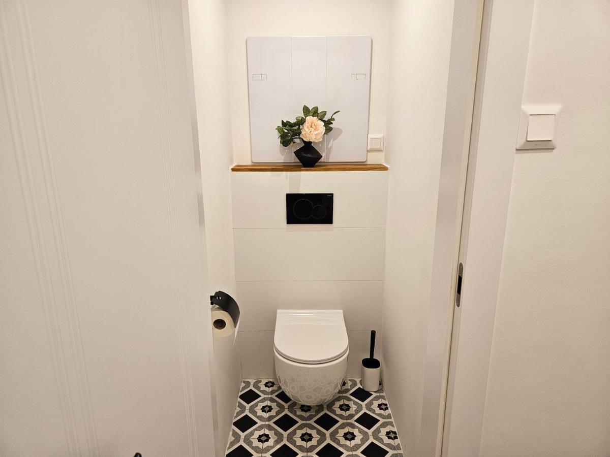 Design Apt In Old Town-Free Parking-Balcony Bratislava Exterior foto